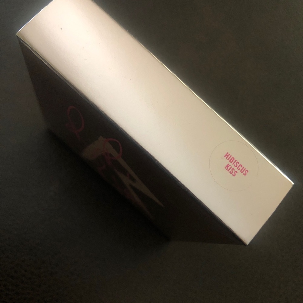 MAC RIRi Powder Blush In Hibiscus Kiss. - Picture 6 of 8